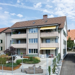 Mehrfamilienhaus Brütten