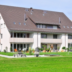 Mehrfamilienhaus Brütten